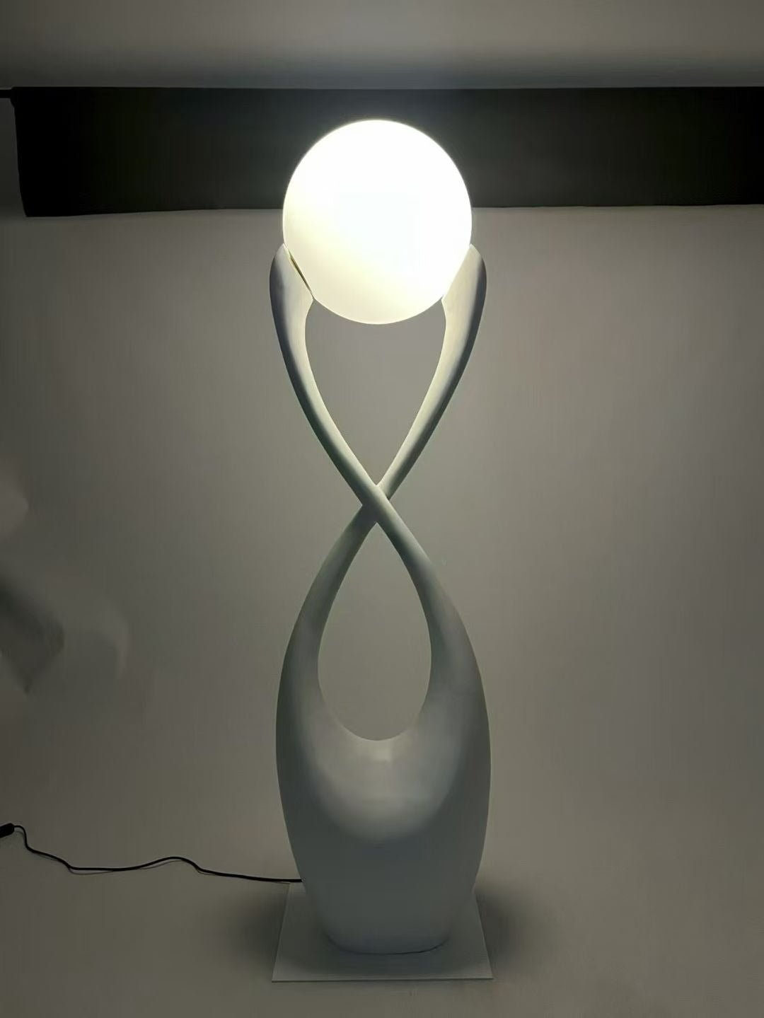 The Infinity Floor Lamp: Where Sculpture Meets Light - LumoTrot