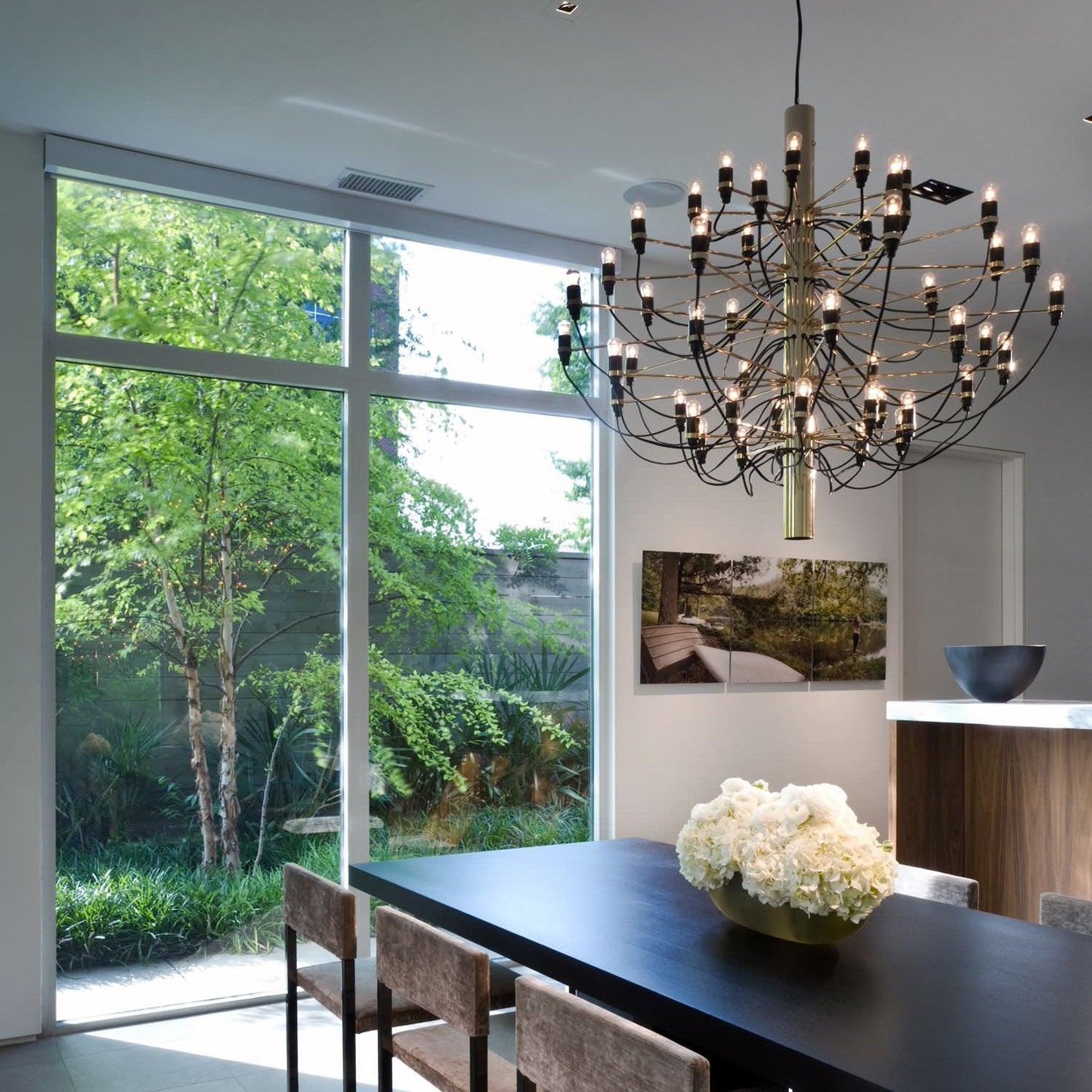 Matte Black Metal Chandelier — Modern Sculptural Statement - LumoTrot
