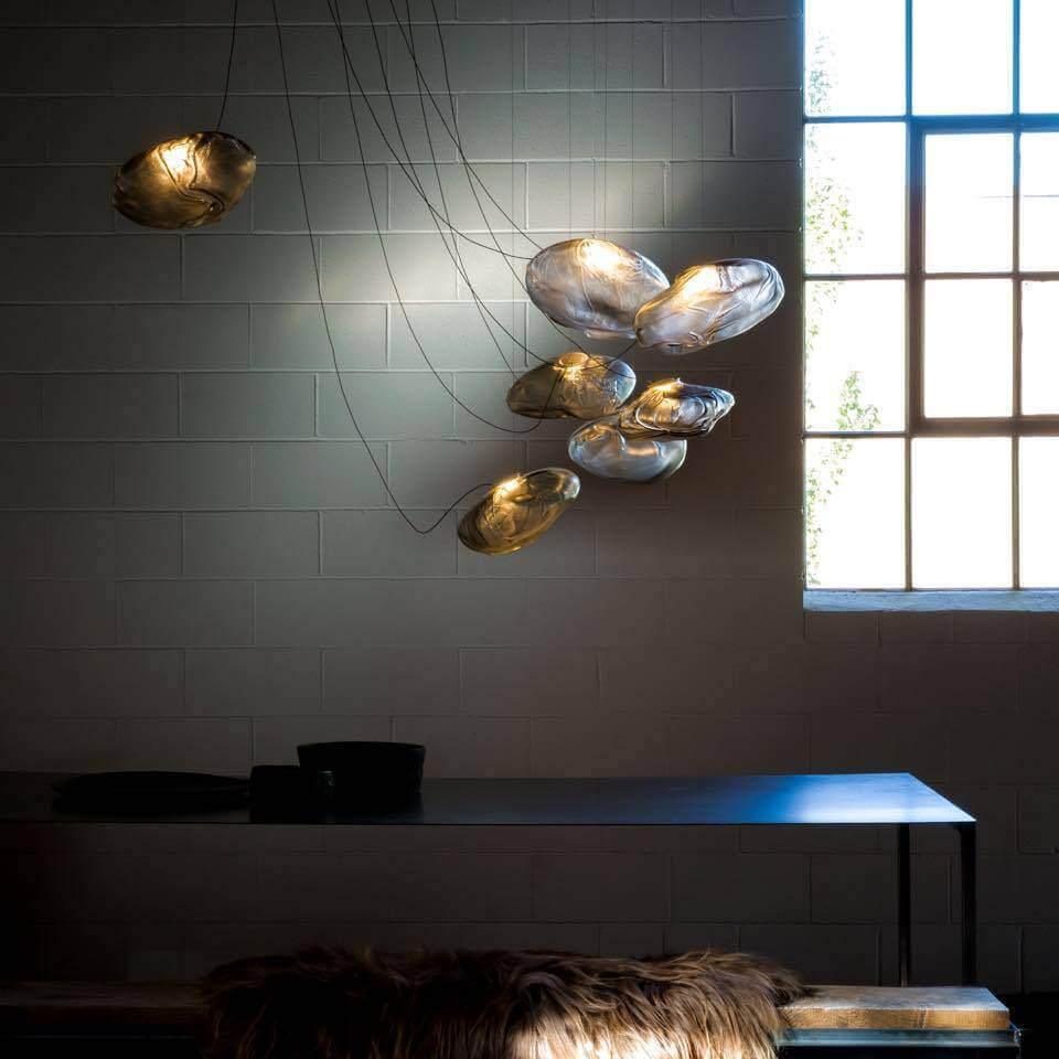 Adjustable suspension cables of the pendant light cluster