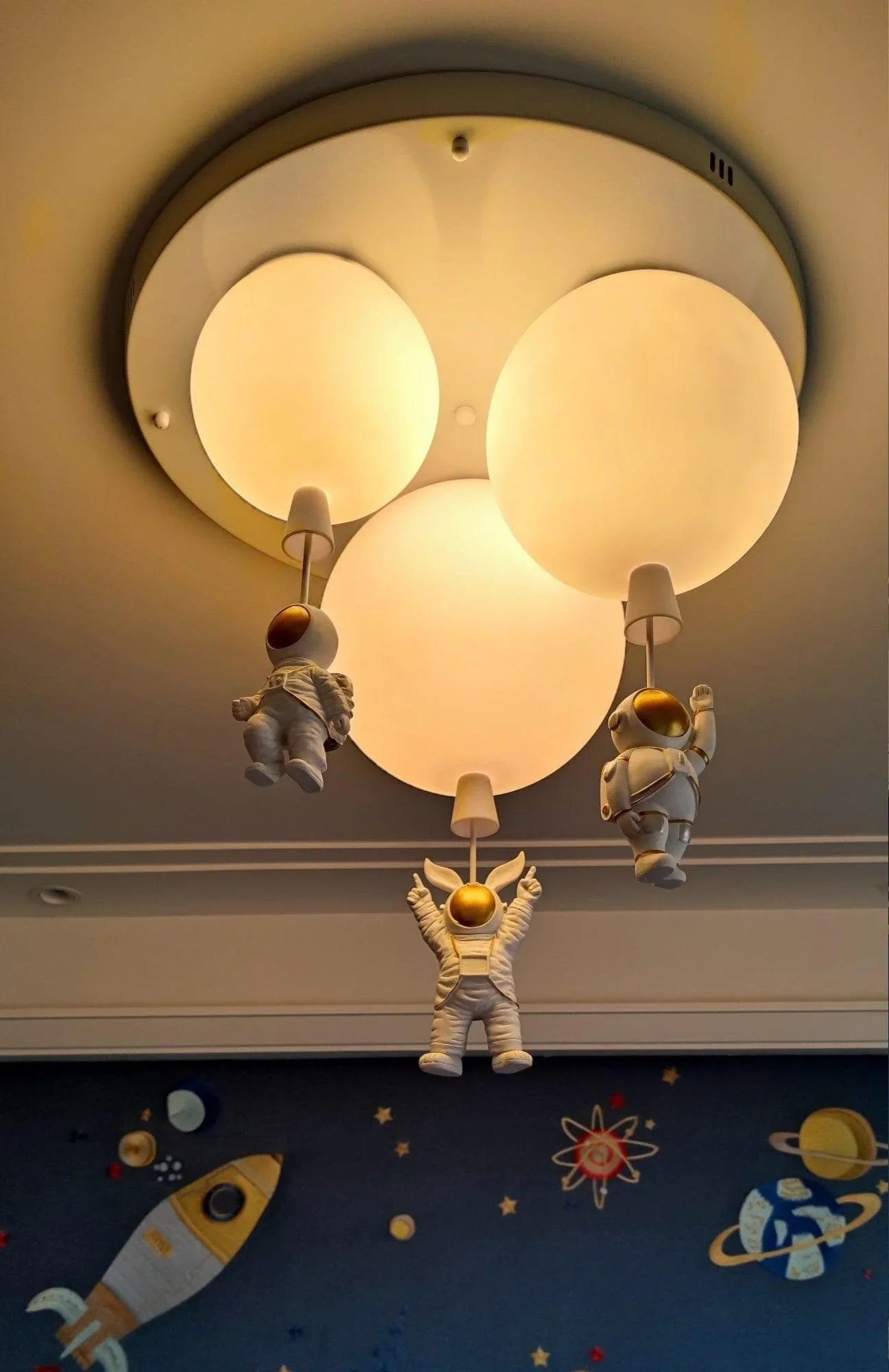 Polyester Astronaut Pendant Light — Whimsical Nursery Glow
