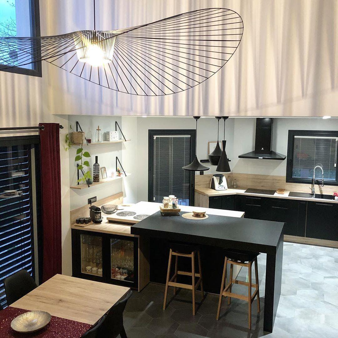 Metal Wire Pendant Light — Modern Organic Ambiance