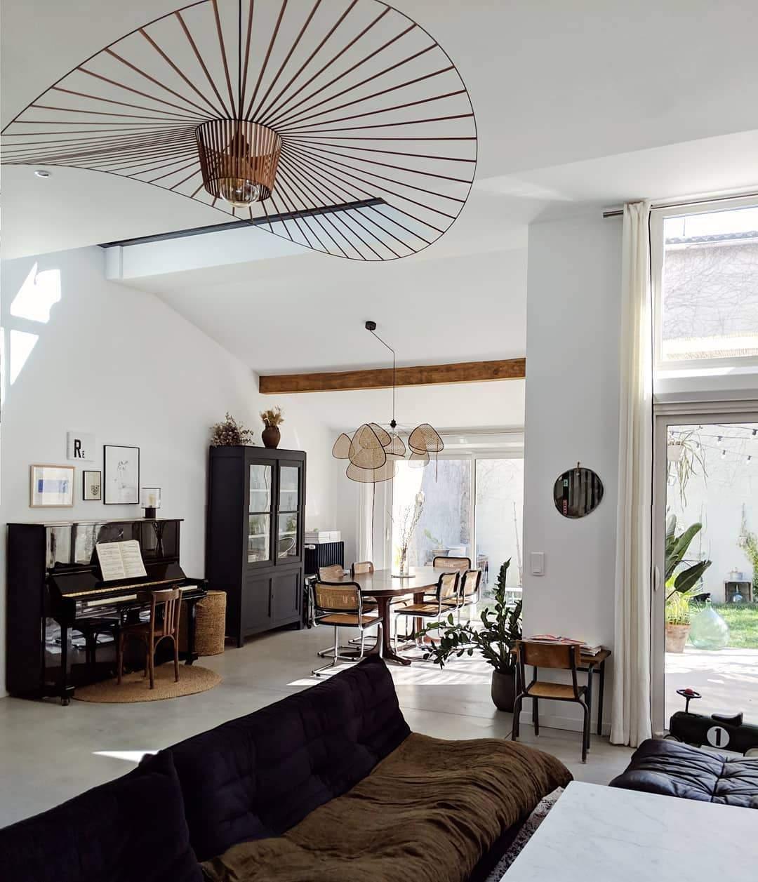 Metal Wire Pendant Light — Modern Organic Ambiance