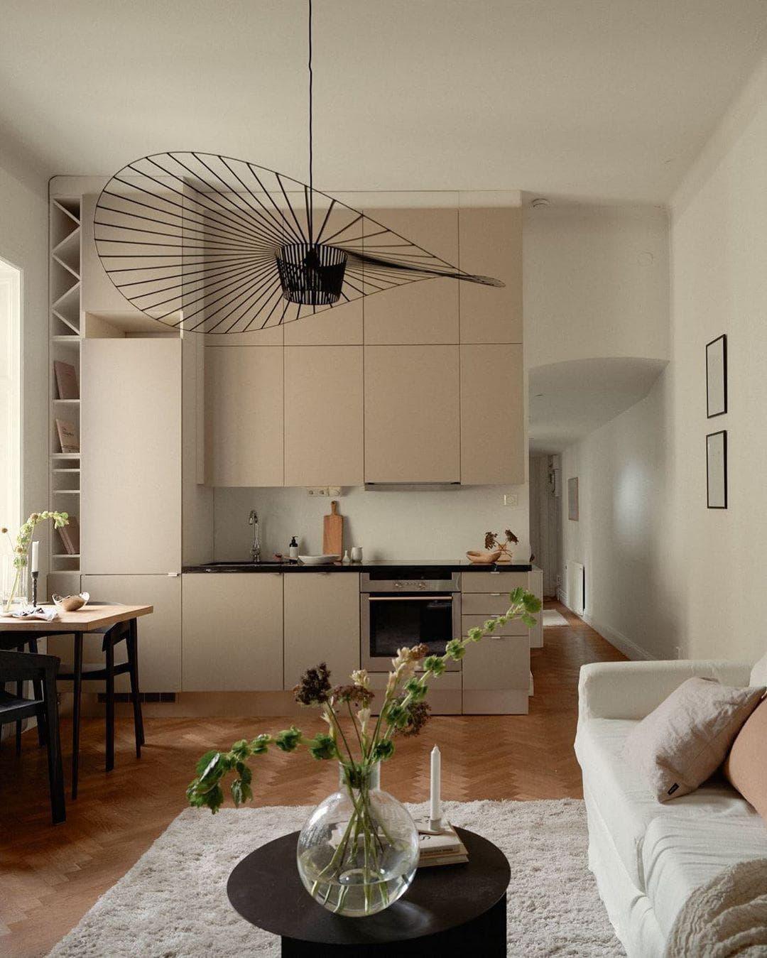 Metal Wire Pendant Light — Modern Organic Ambiance