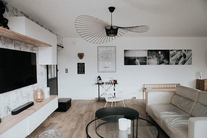 Metal Wire Pendant Light — Modern Organic Ambiance