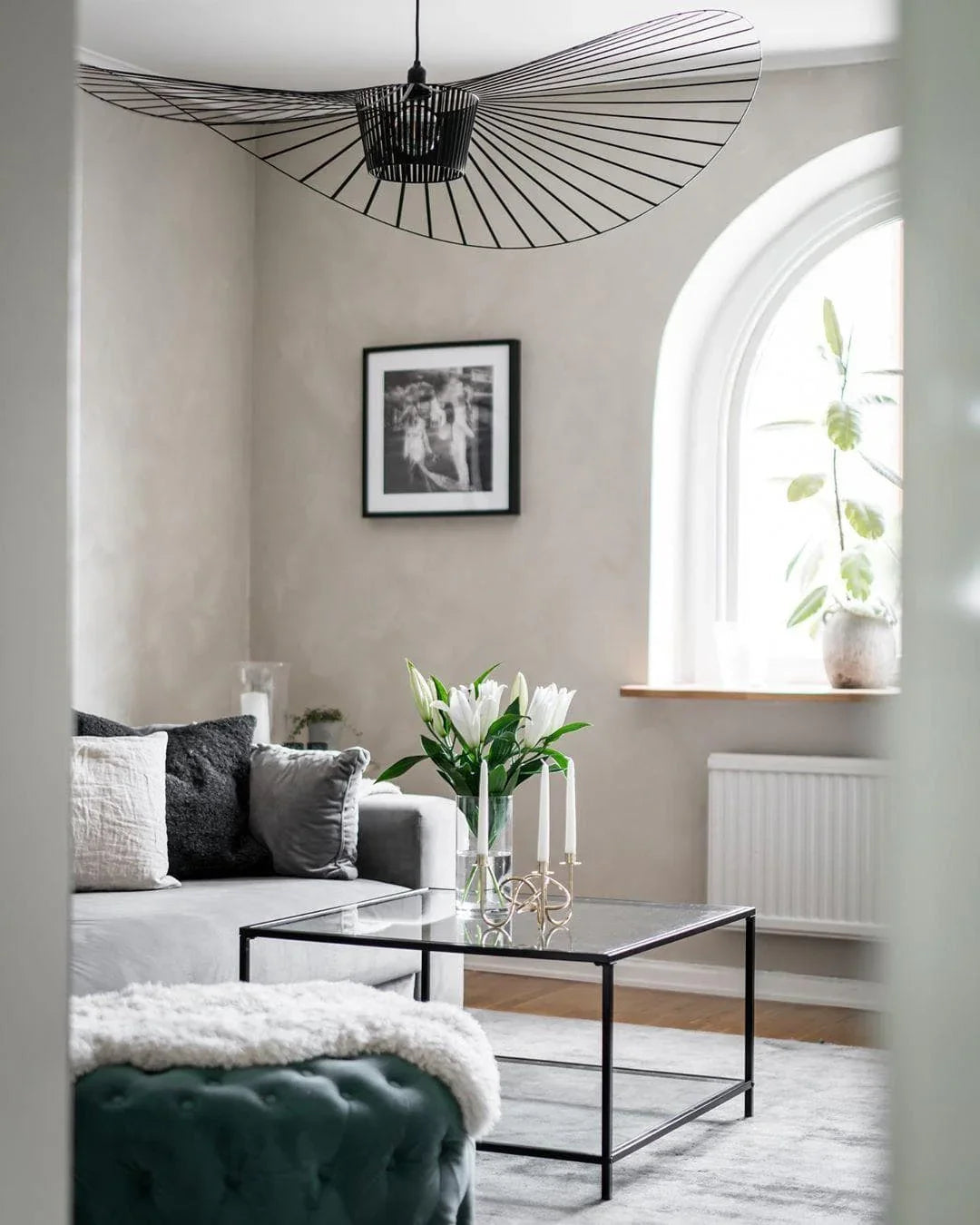 Metal Wire Pendant Light — Modern Organic Ambiance