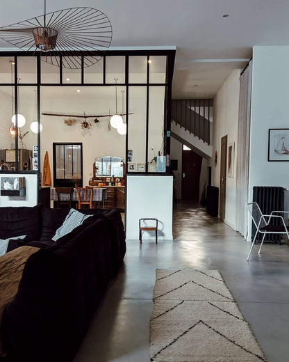 Metal Wire Pendant Light — Modern Organic Ambiance