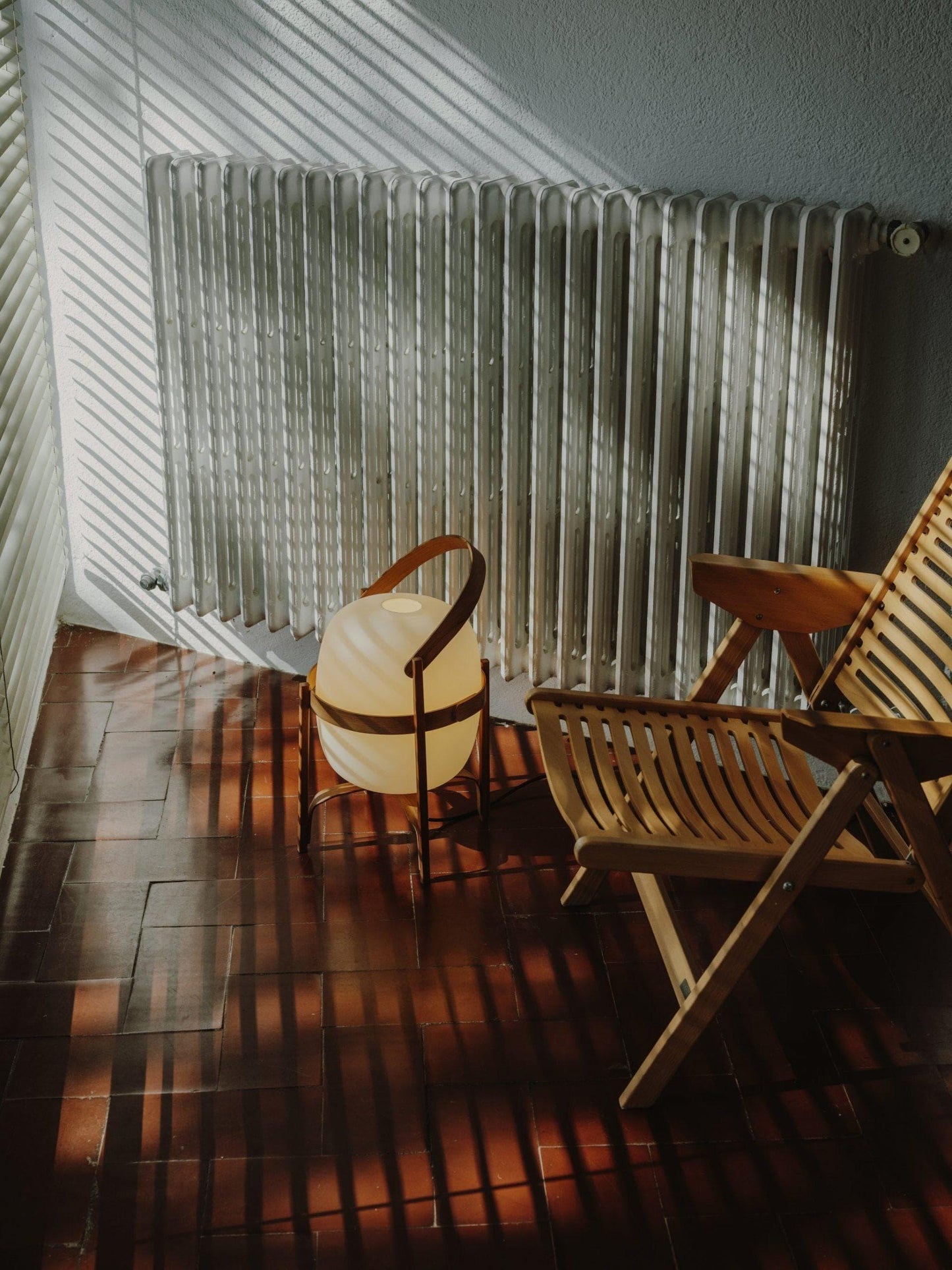 Wood & Glass Lantern Lamp — Soft Ambiance