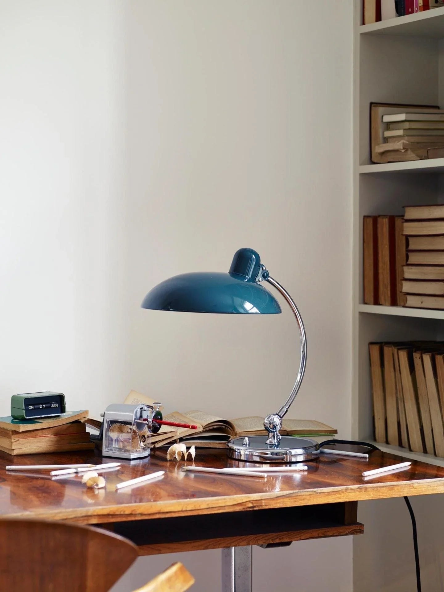 Metal Dome Table Lamp — Mid-Century Modern Desk Light - LumoTrot