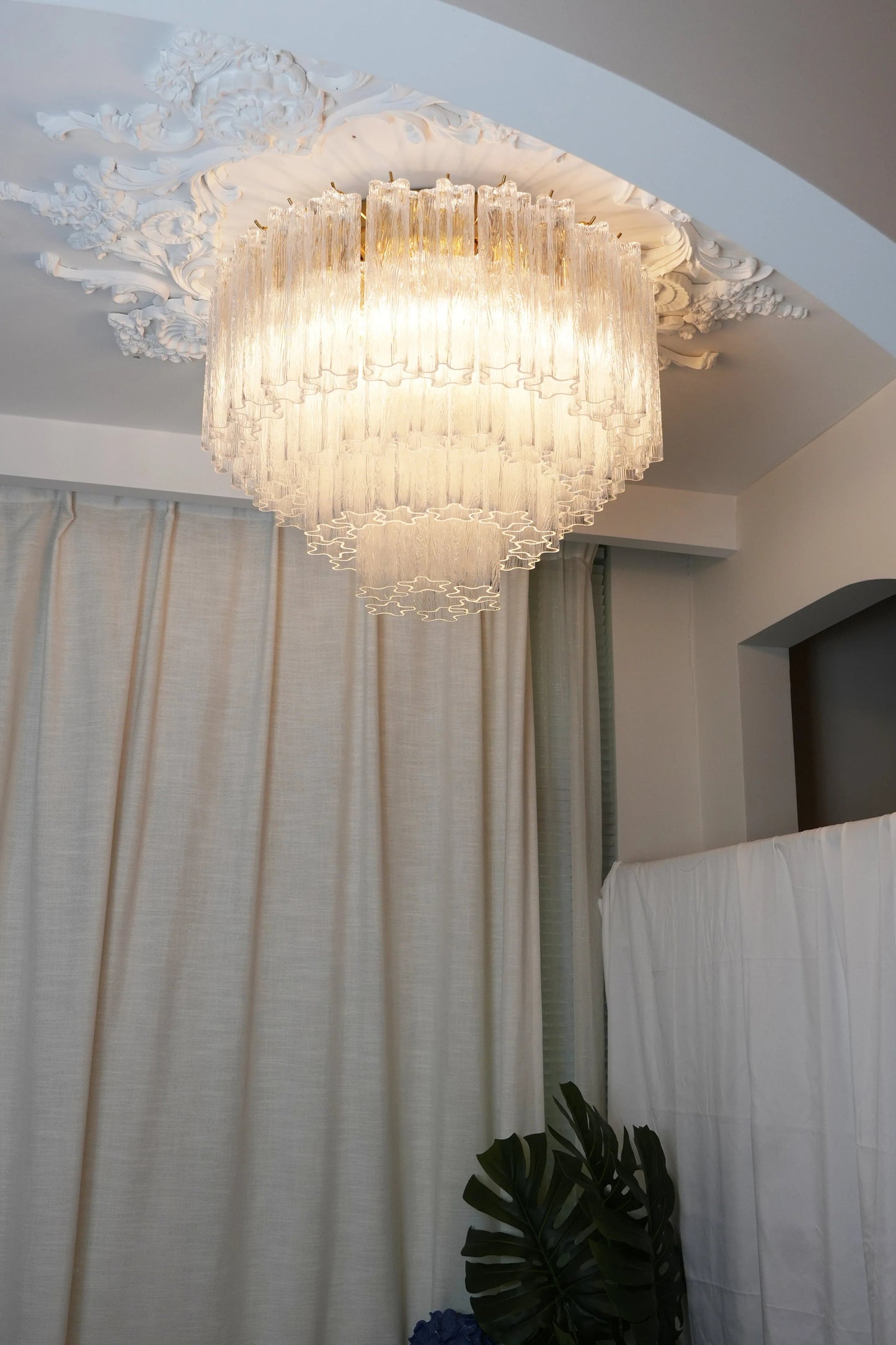 Tiered organic silhouette of the glass ceiling light